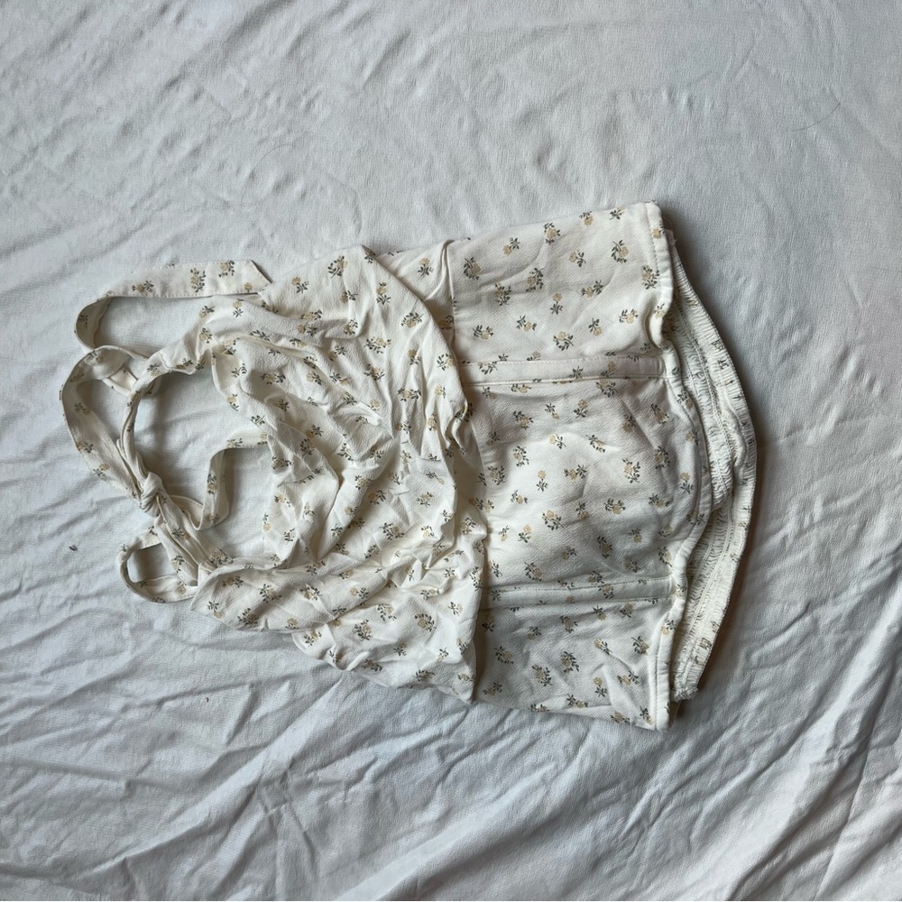 American Eagle Outfitters White Floral top